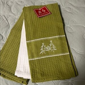 Woodbridge Designs set of 3 kitchen Christmas towels NWT